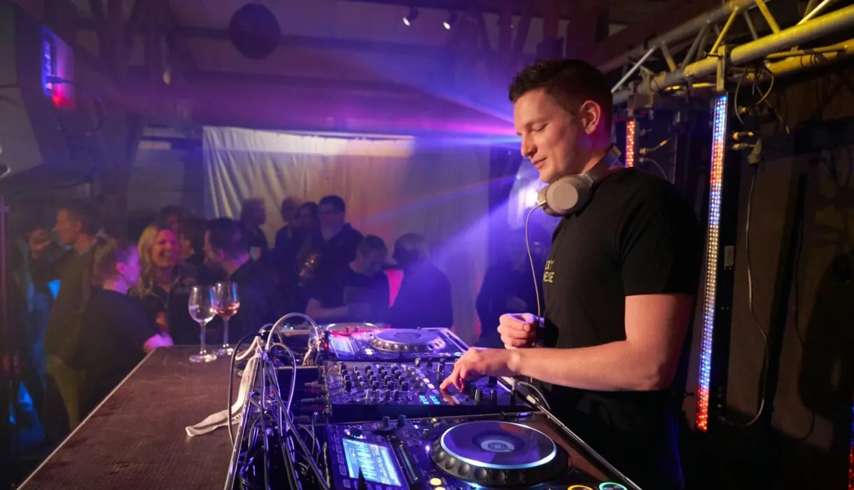 DJ für Firmenaaläss i de Schwiiz